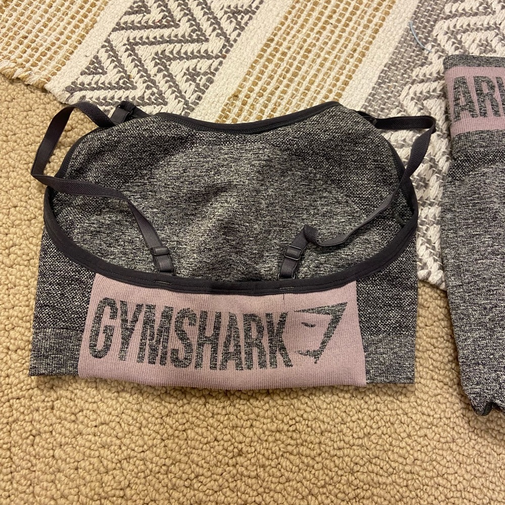XS womens gymshark sports bra